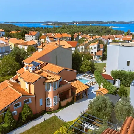 Villa Natalia Near The Sea - By Istrabook Pula