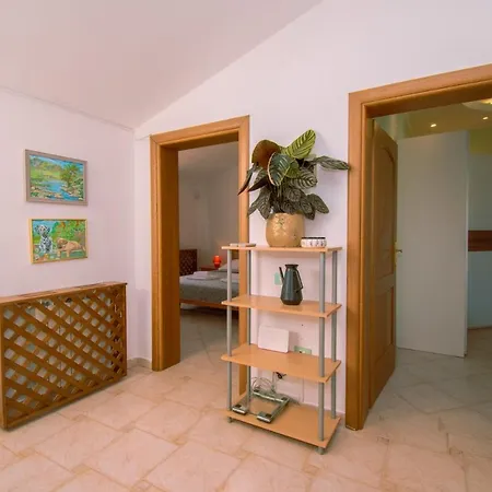 Villa Natalia Near The Sea - By Istrabook *